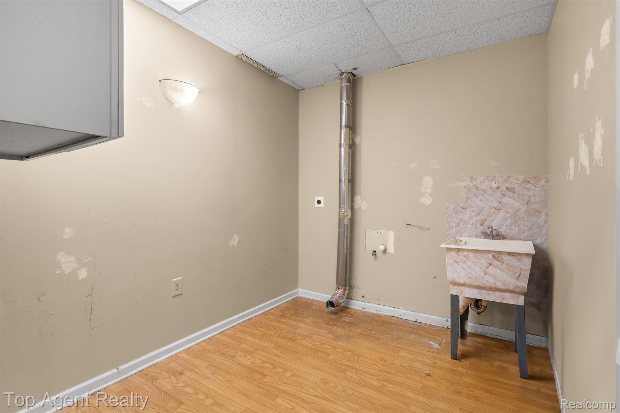33241 Mound Rd Property Photo 15