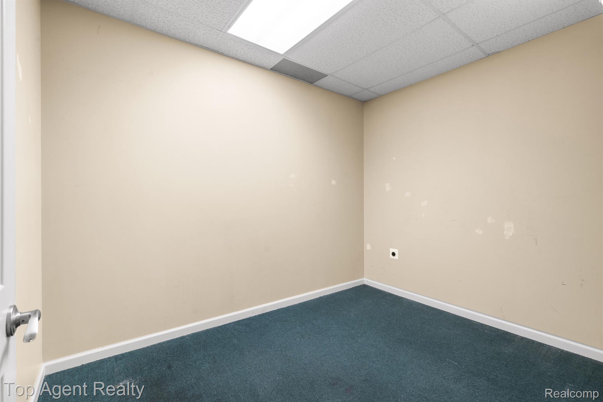 33241 Mound Rd Property Photo 16