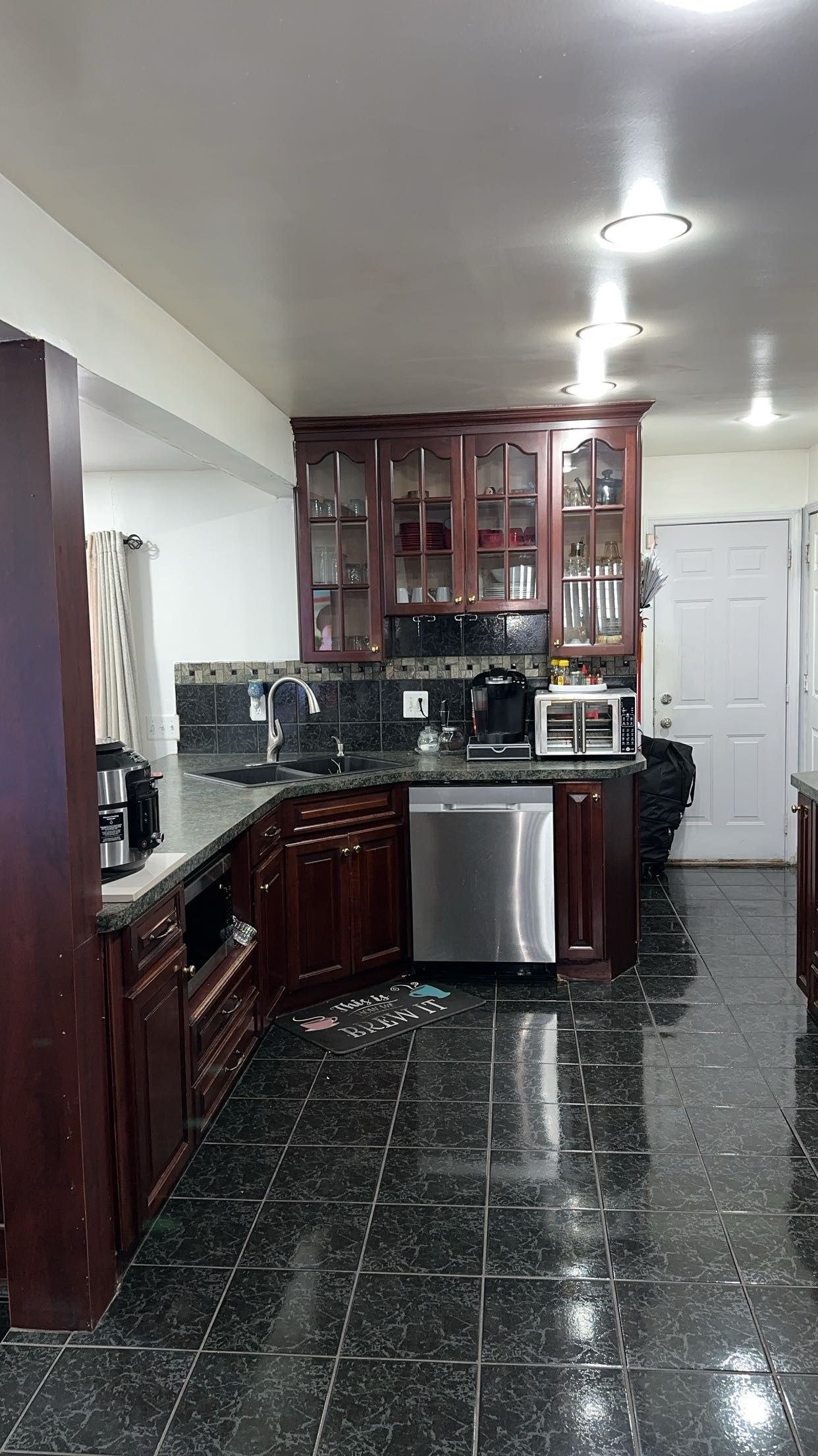8452 Doncaster Dr Property Photo 9