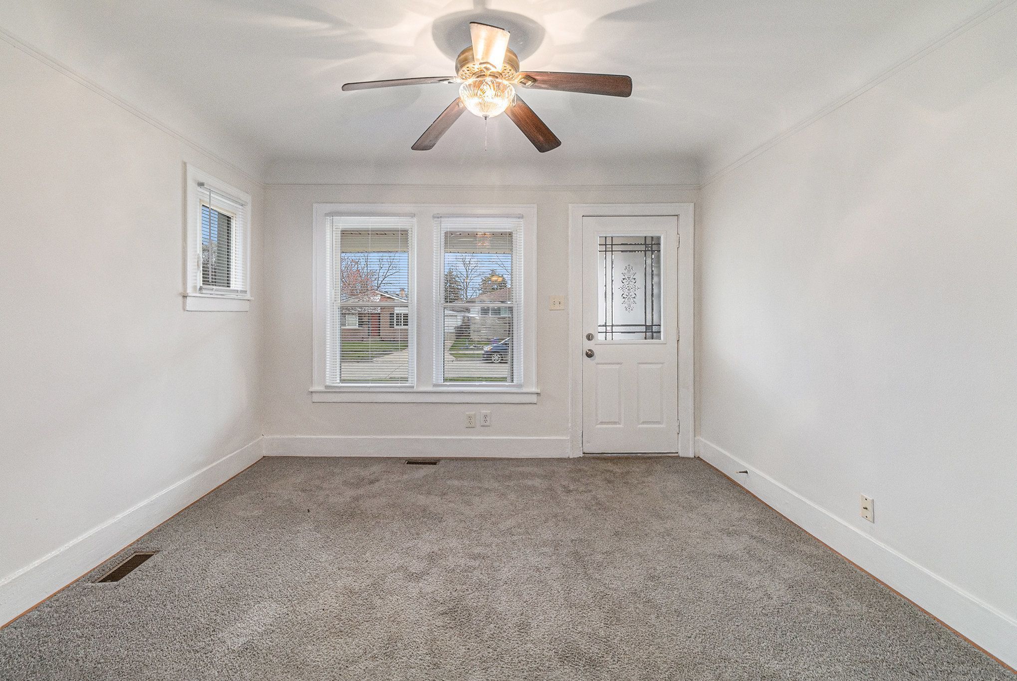 5402 Croissant St Property Photo 5