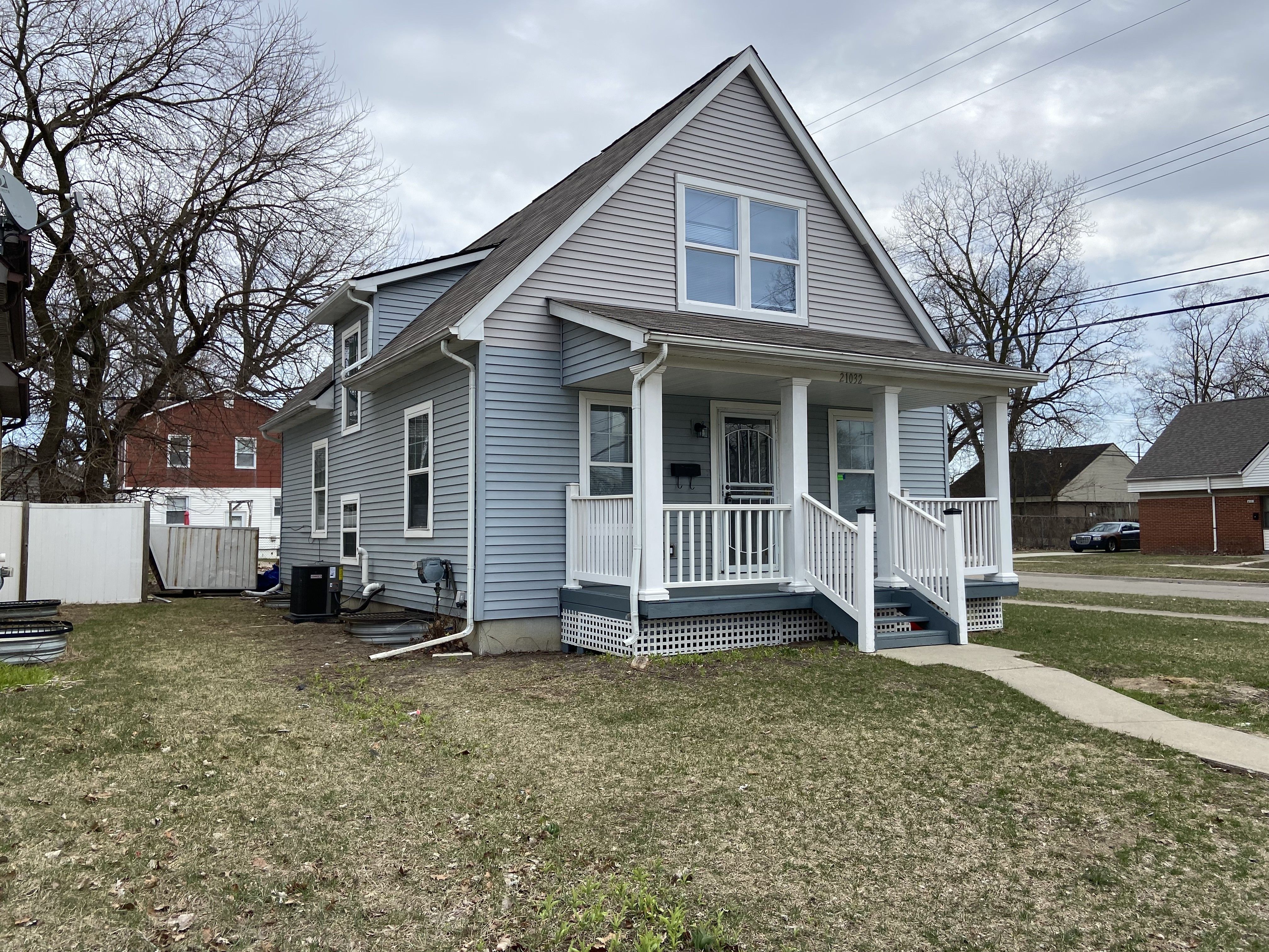21032 Woodside Ave Property Photo 1