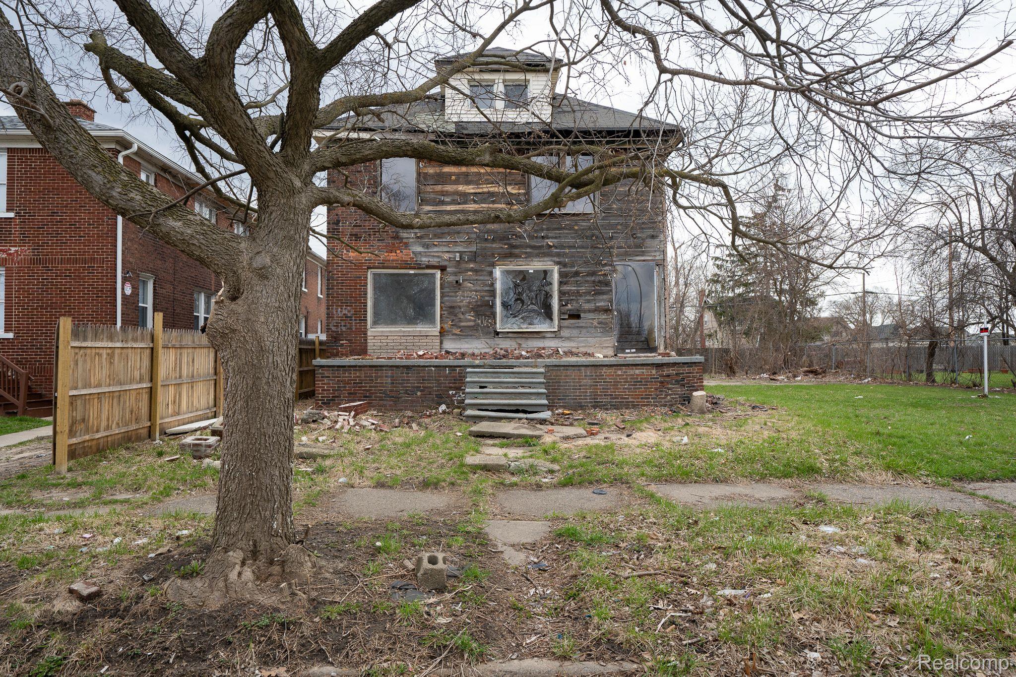2224 Anderdon St Property Photo 1