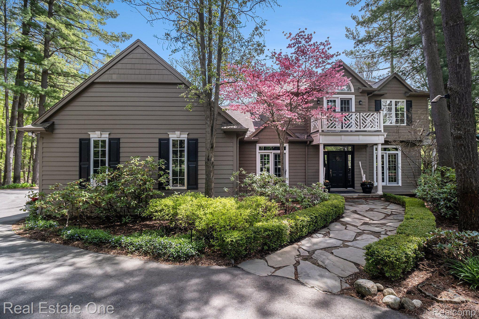 975 Pine Needle Trl Property Photo 1