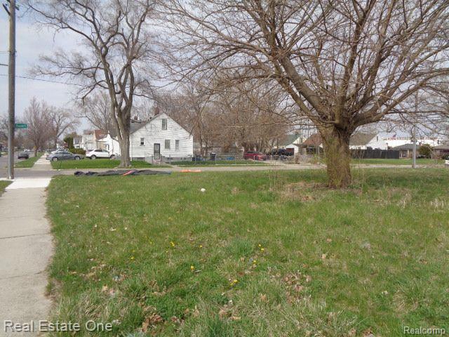 12940 Dwyer St Property Photo 3