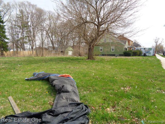 12940 Dwyer St Property Photo 5
