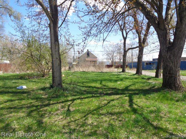 11808 Saint Louis St Property Photo 3