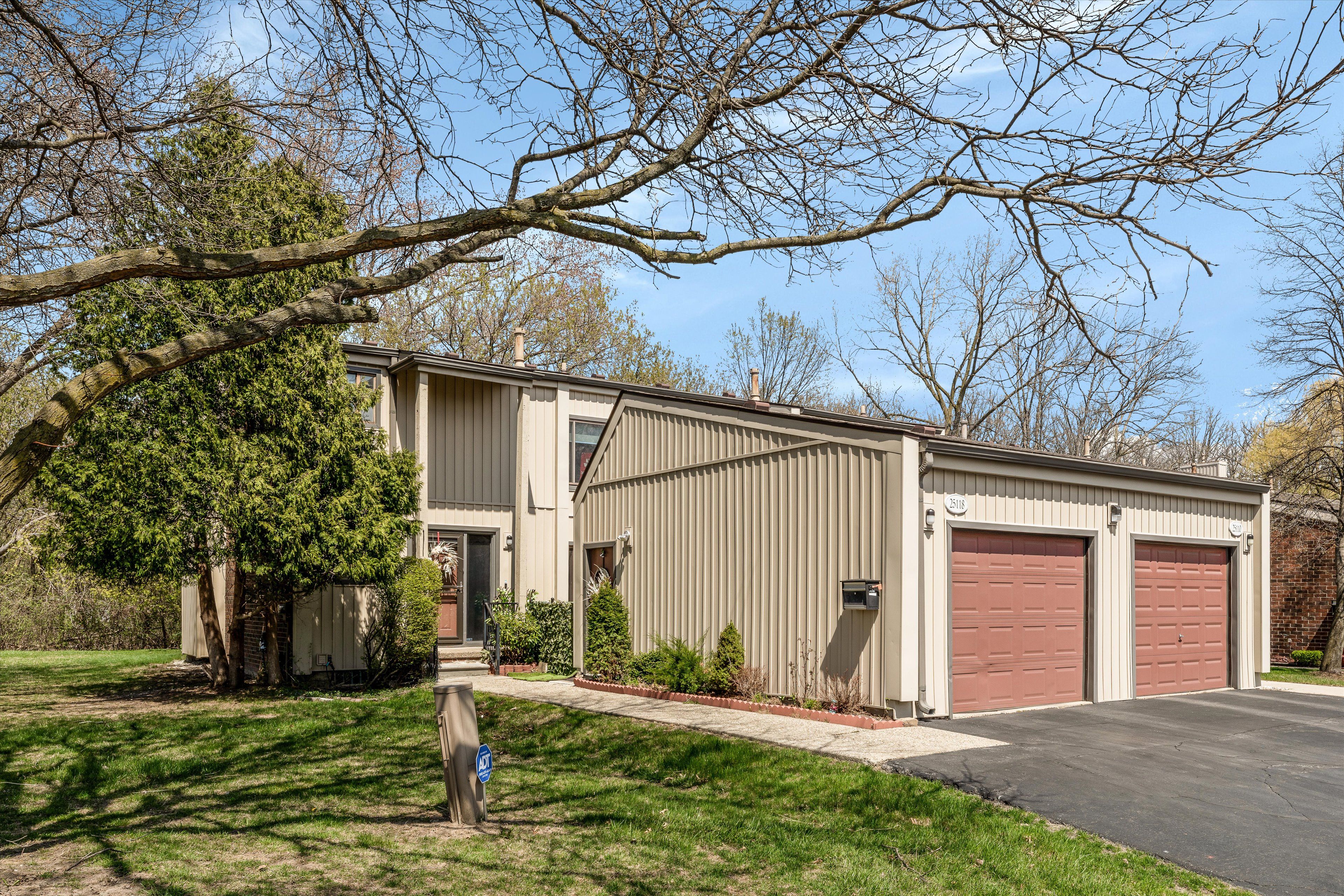 25118 Woodvale Dr N Property Photo 1