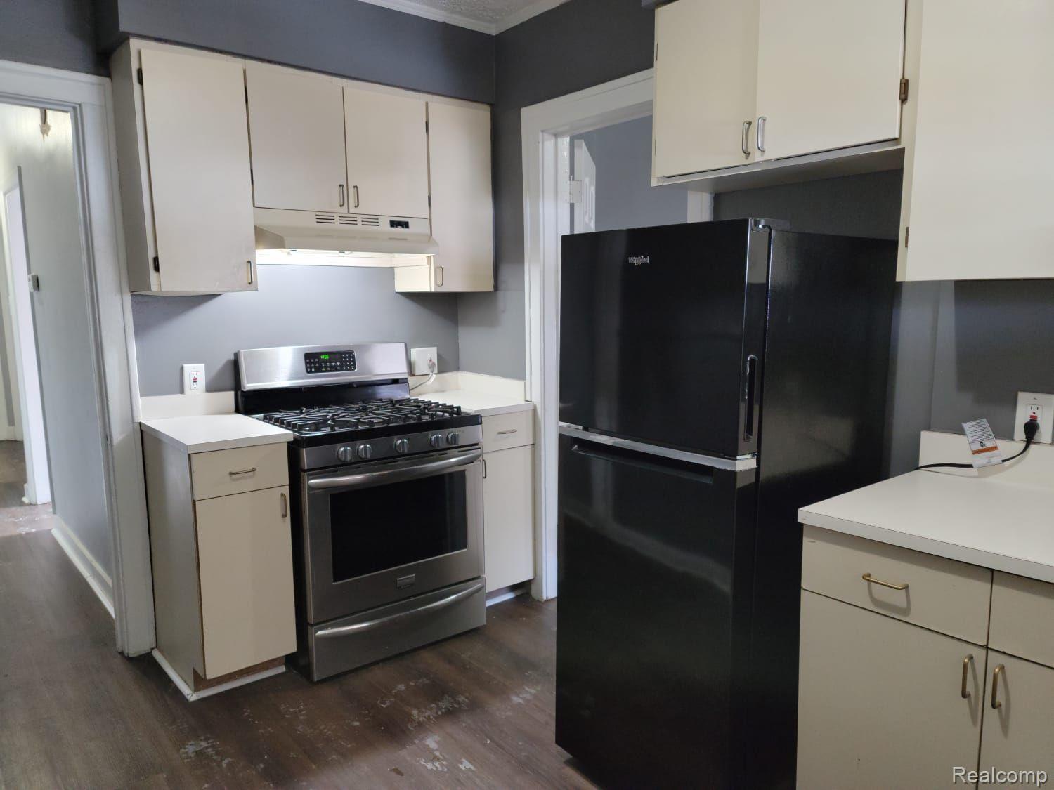22641 Van Dyke Ave Property Photo 6