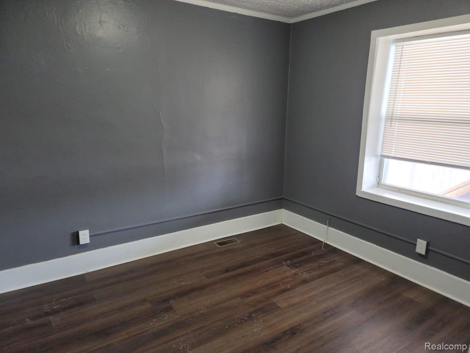 22641 Van Dyke Ave Property Photo 9