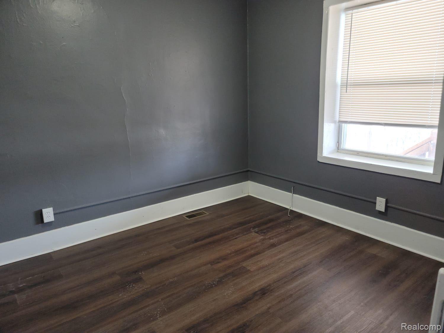 22641 Van Dyke Ave Property Photo 11