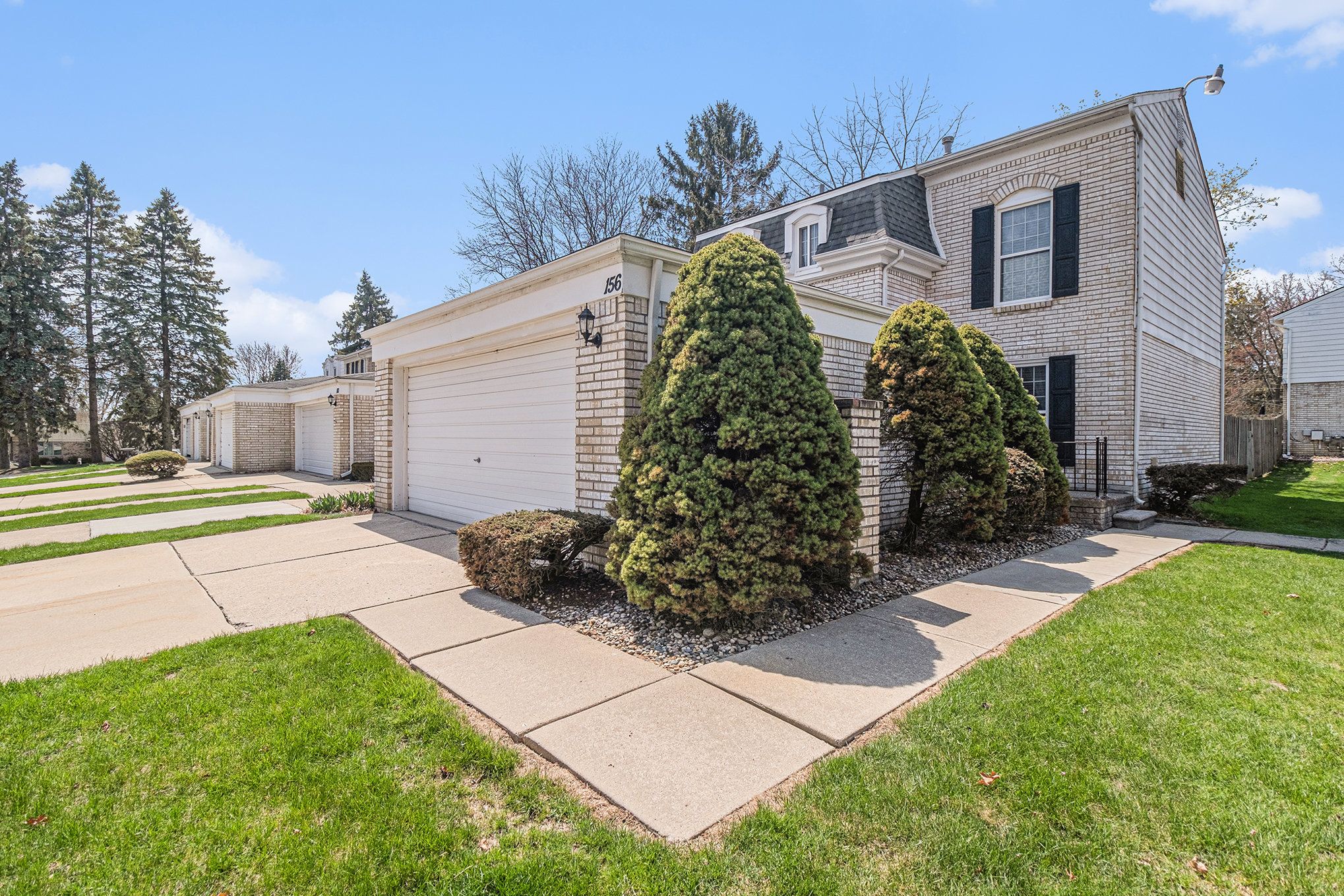 156 Stratford Ln Property Photo 1