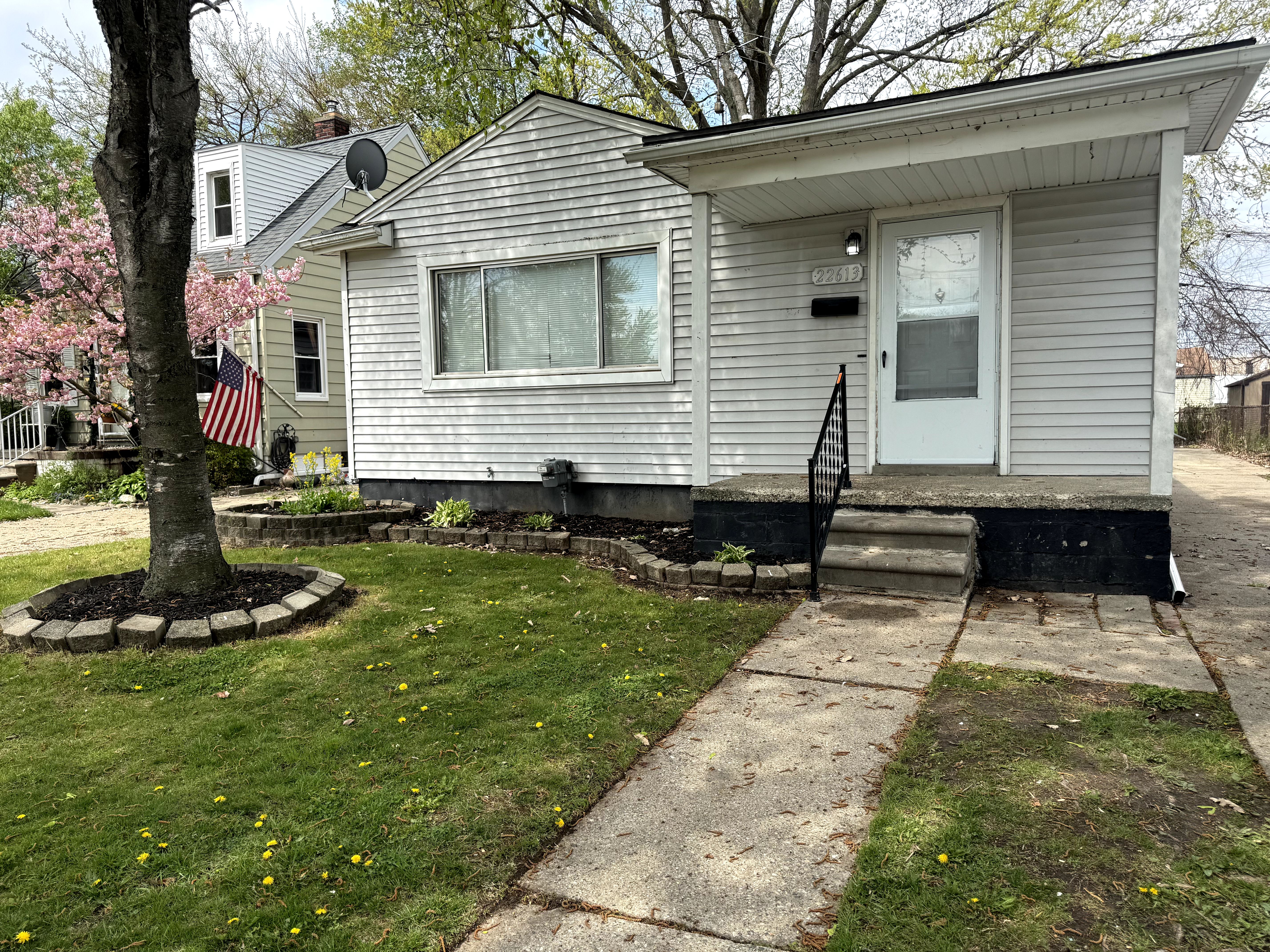 22613 RAVEN AVE Property Photo 1