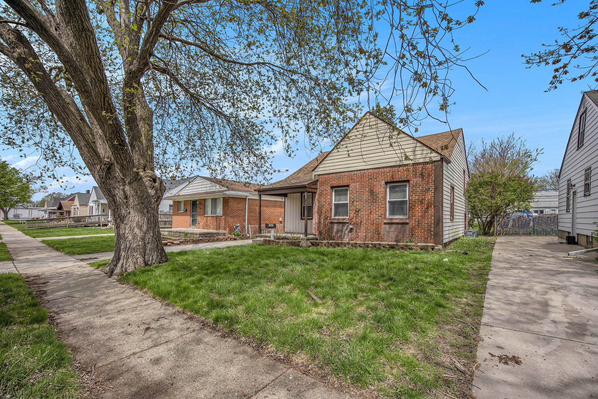 1082 Ford Blvd Property Photo 2
