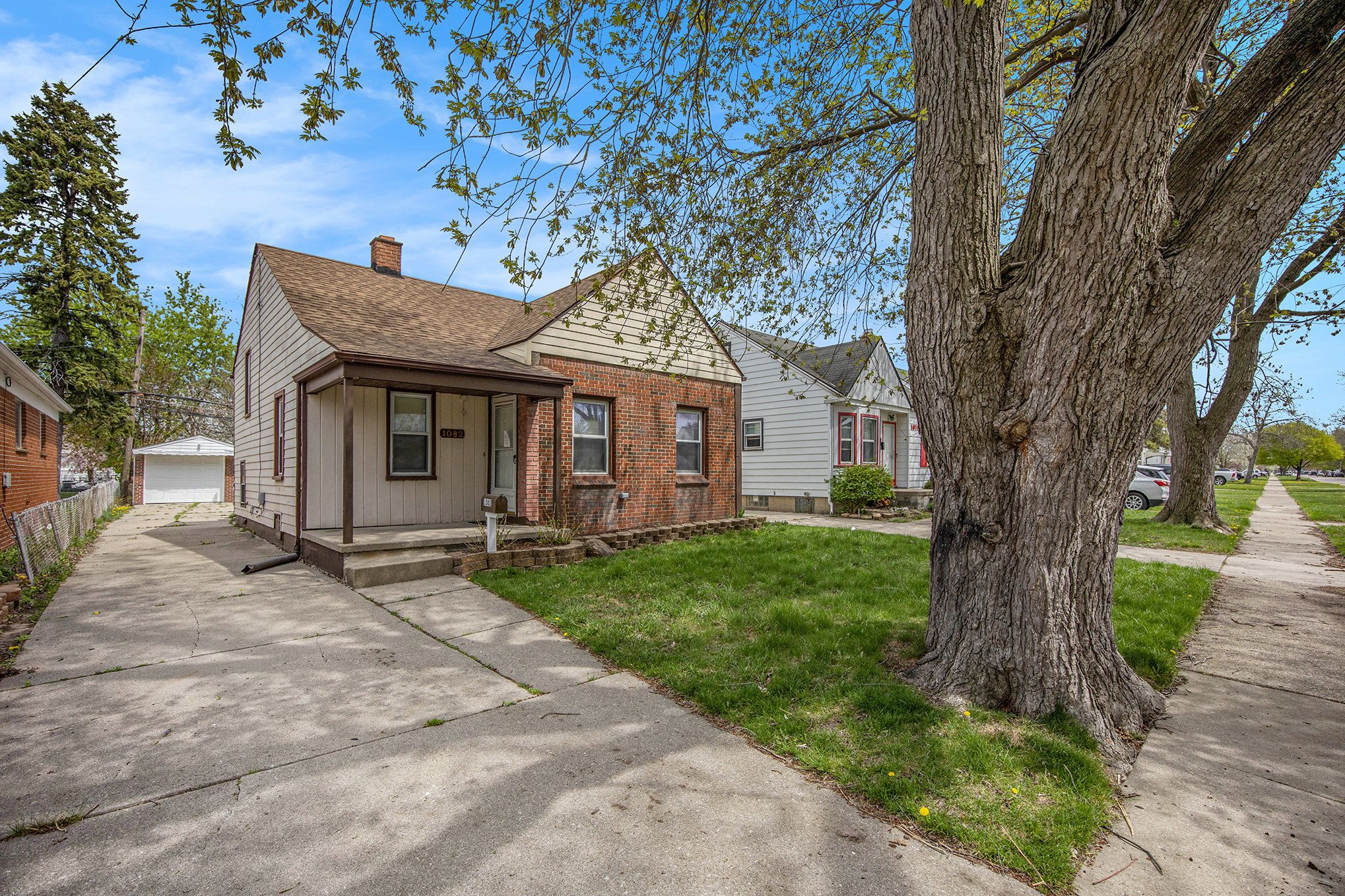 1082 Ford Blvd Property Photo 3