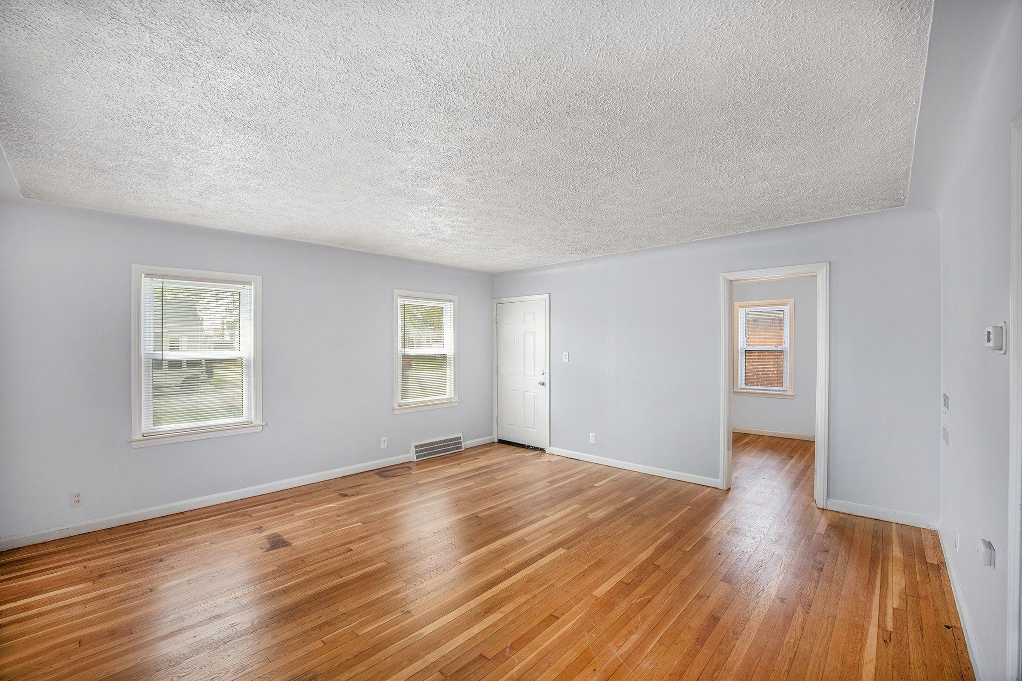 1082 Ford Blvd Property Photo 4