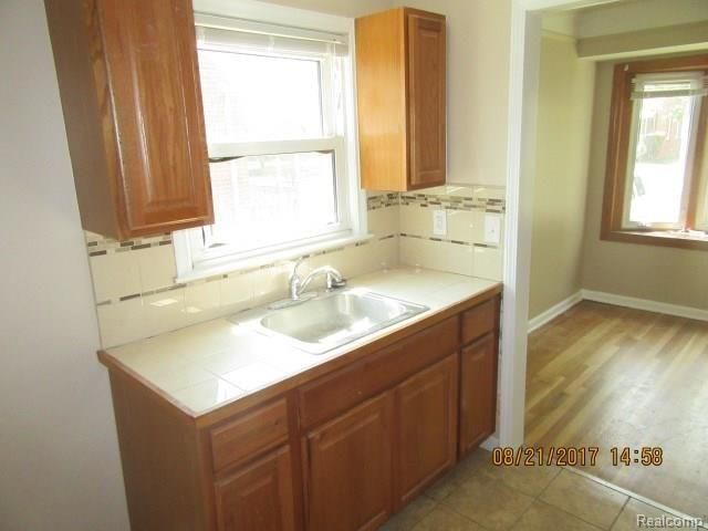 9934 Appleton Ave Property Photo 6