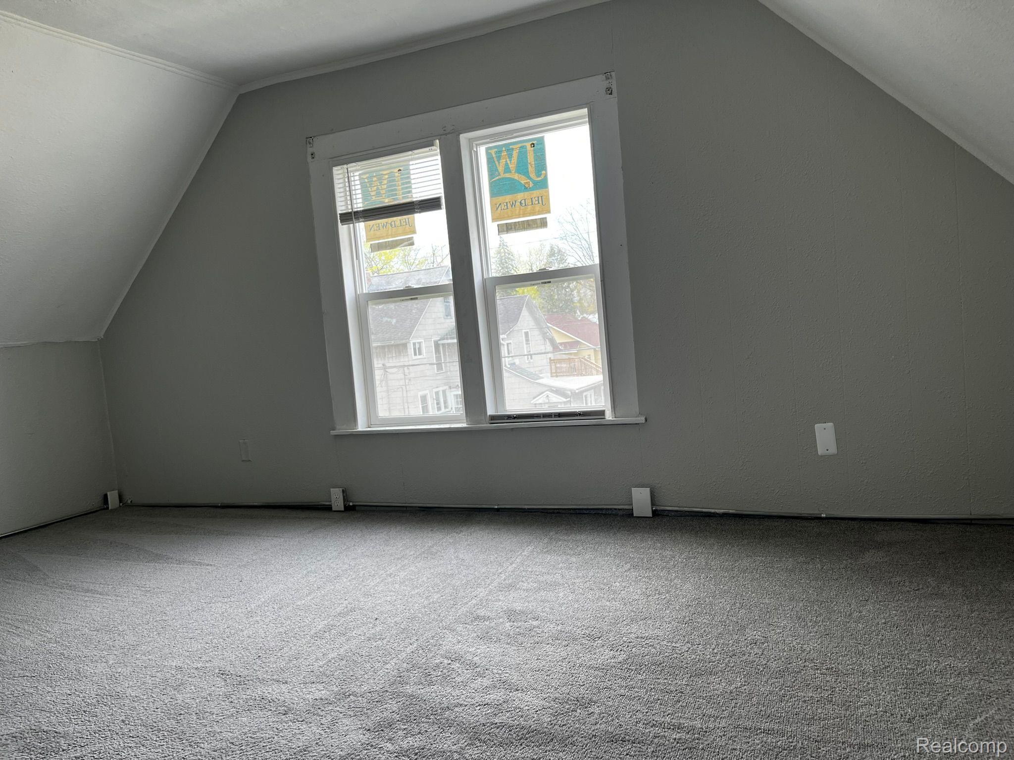 417 E Hunt St Property Photo 29