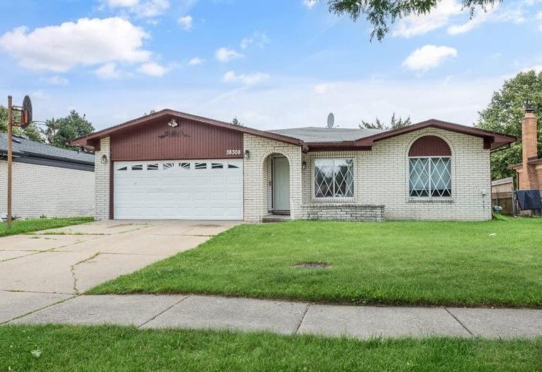 38308 DOUGLAS DR Property Photo 1
