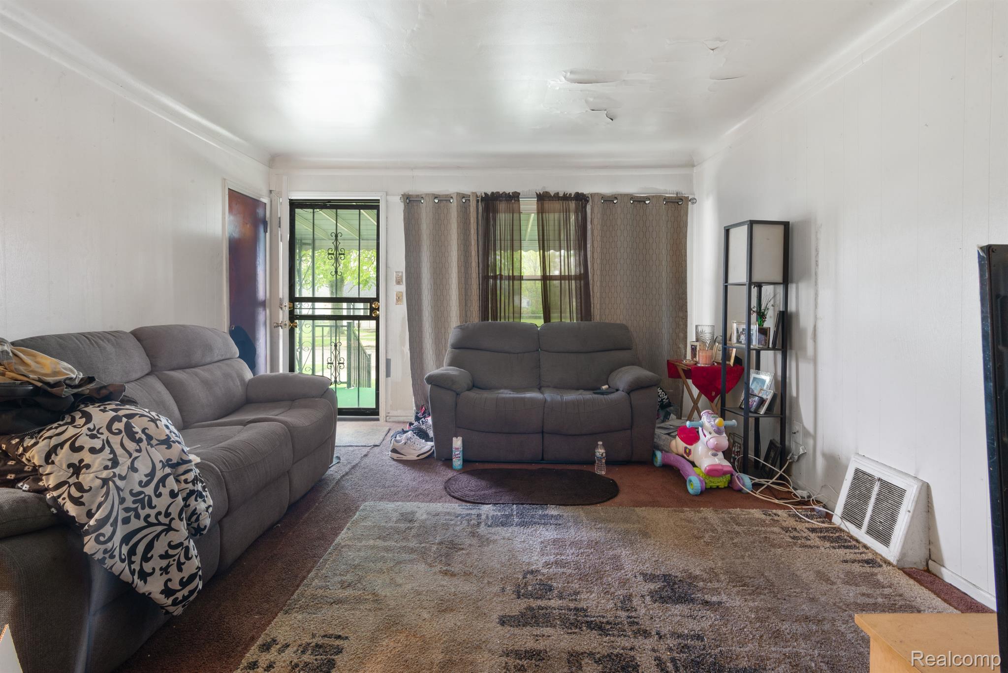 26631 New York St Property Photo 4