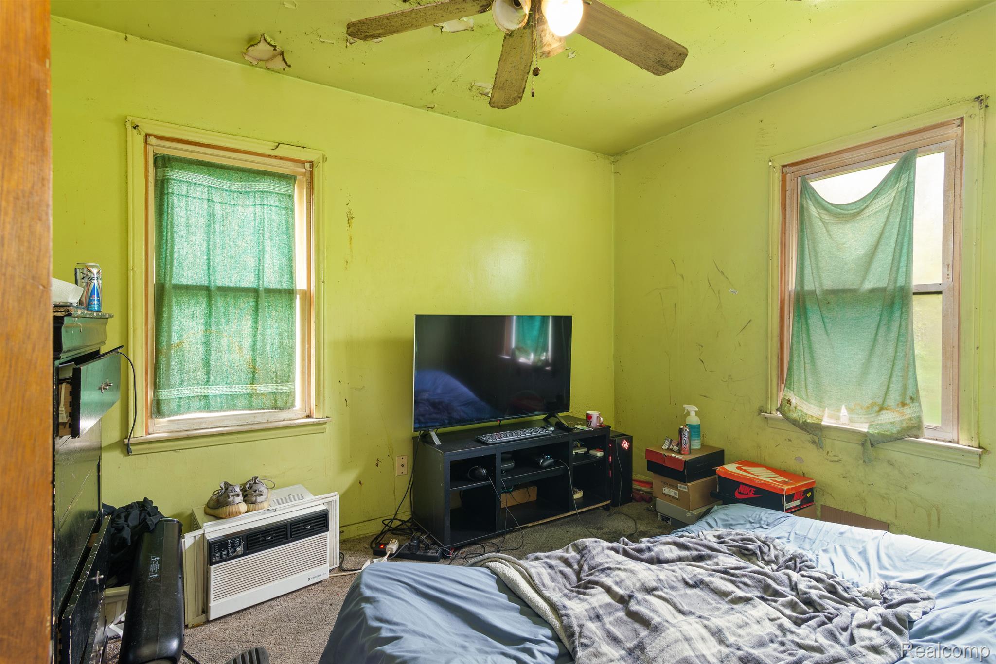 26631 New York St Property Photo 9