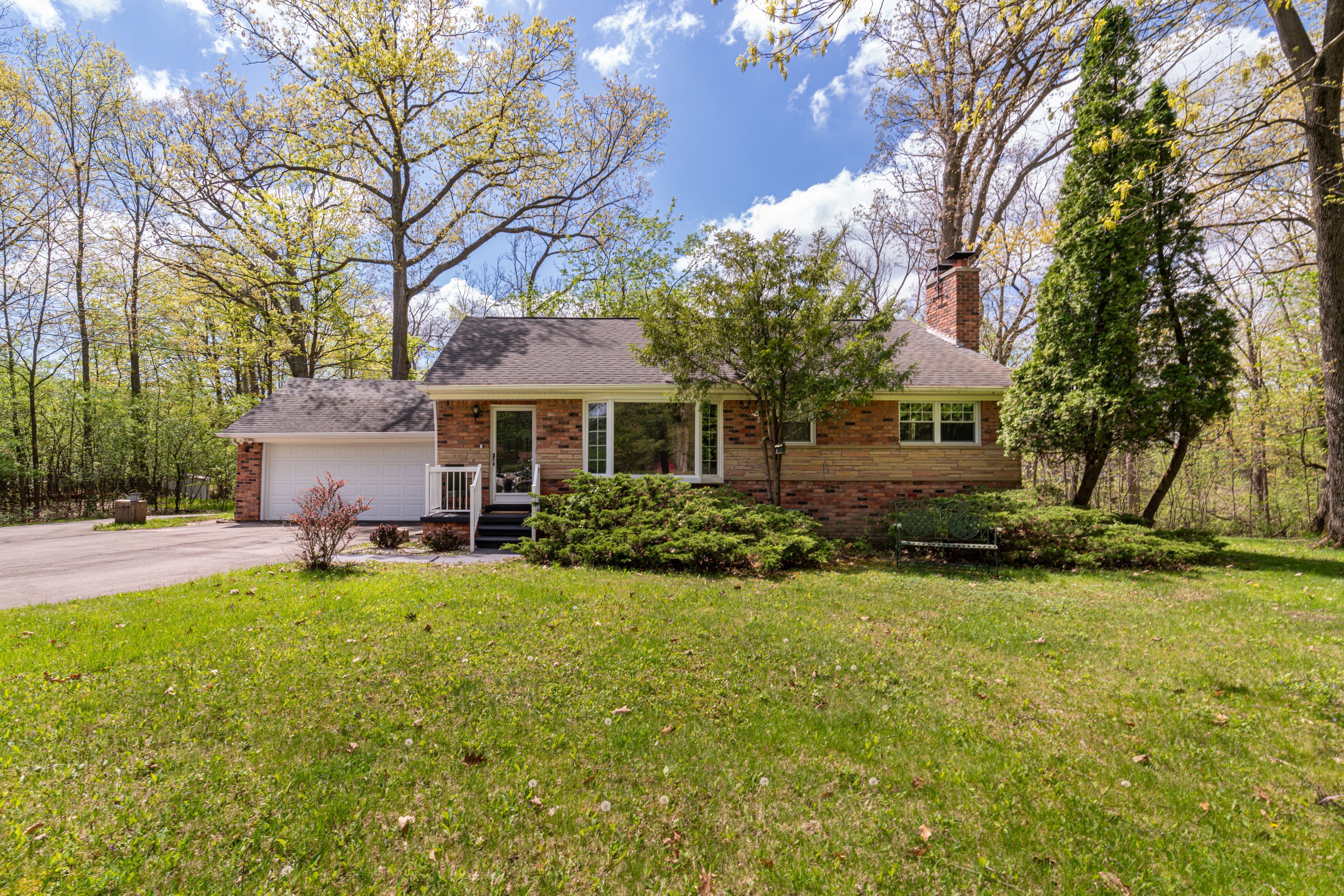 25395 Edgemont Dr Ne Property Photo 1