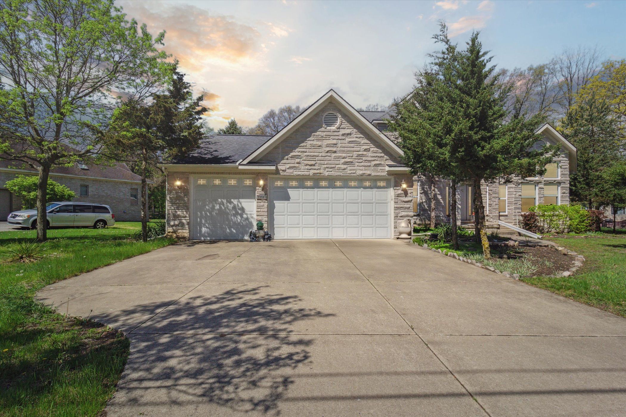 22565 Riverdale Dr Property Photo 1