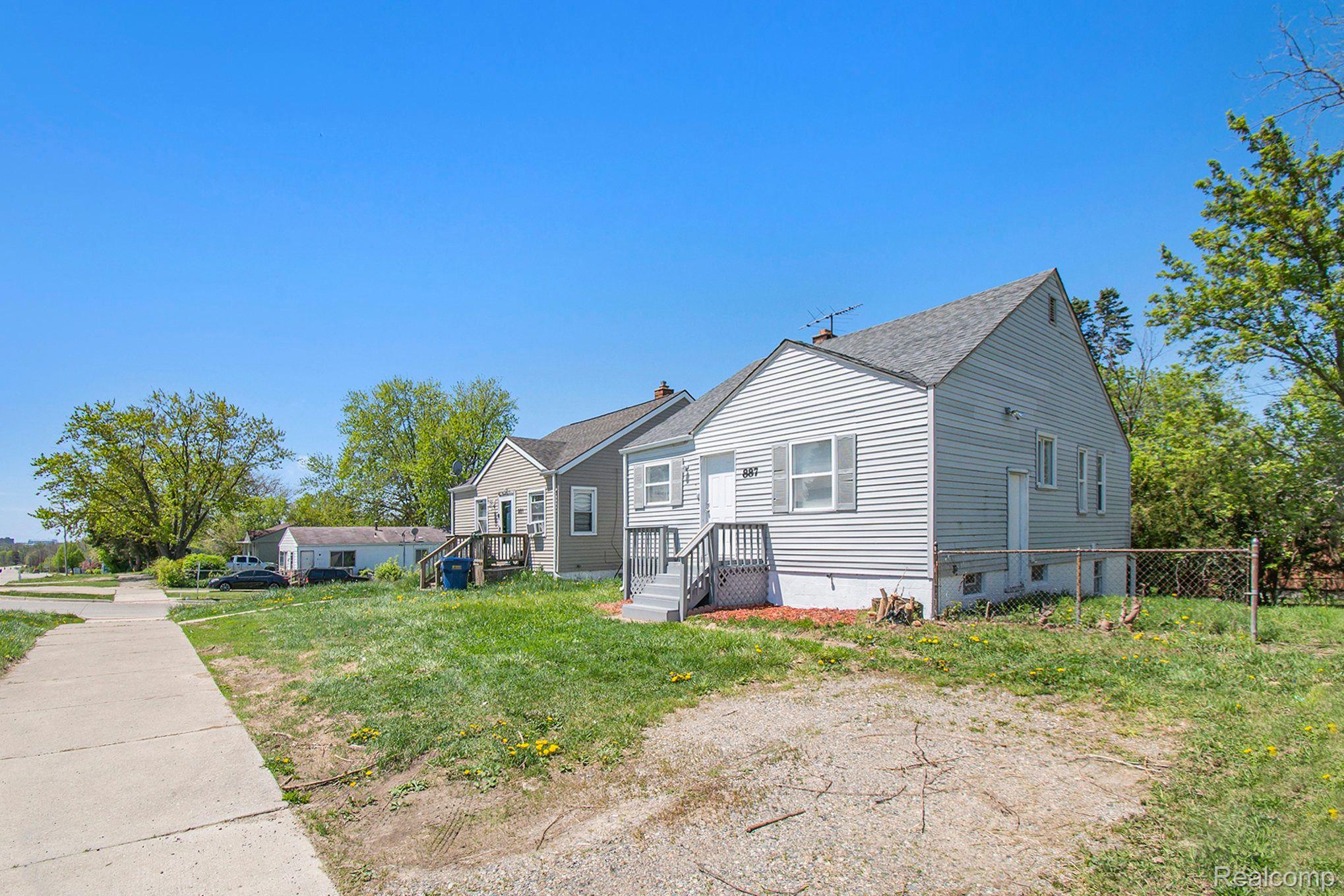 887 University Dr Property Photo 2