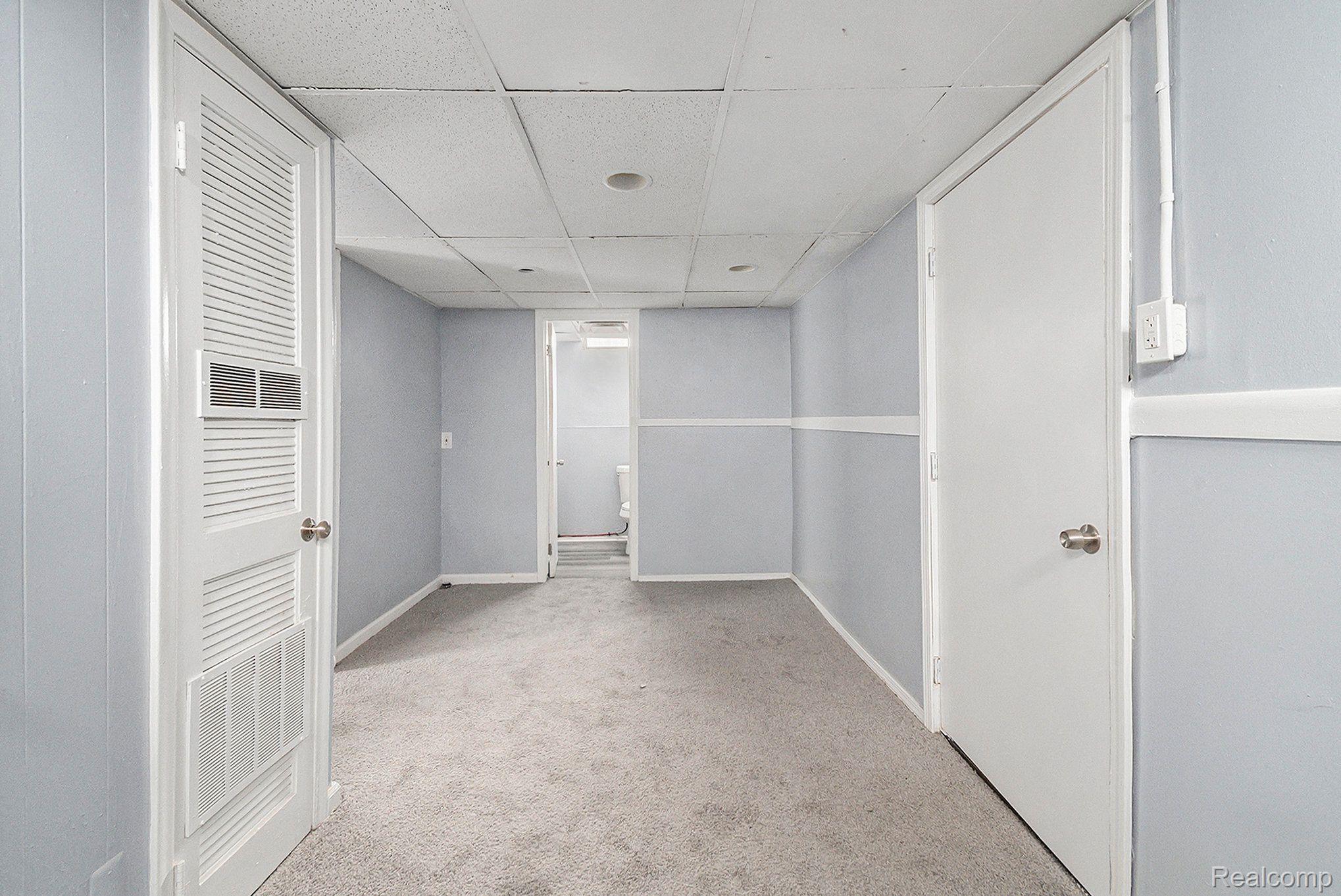 887 University Dr Property Photo 18