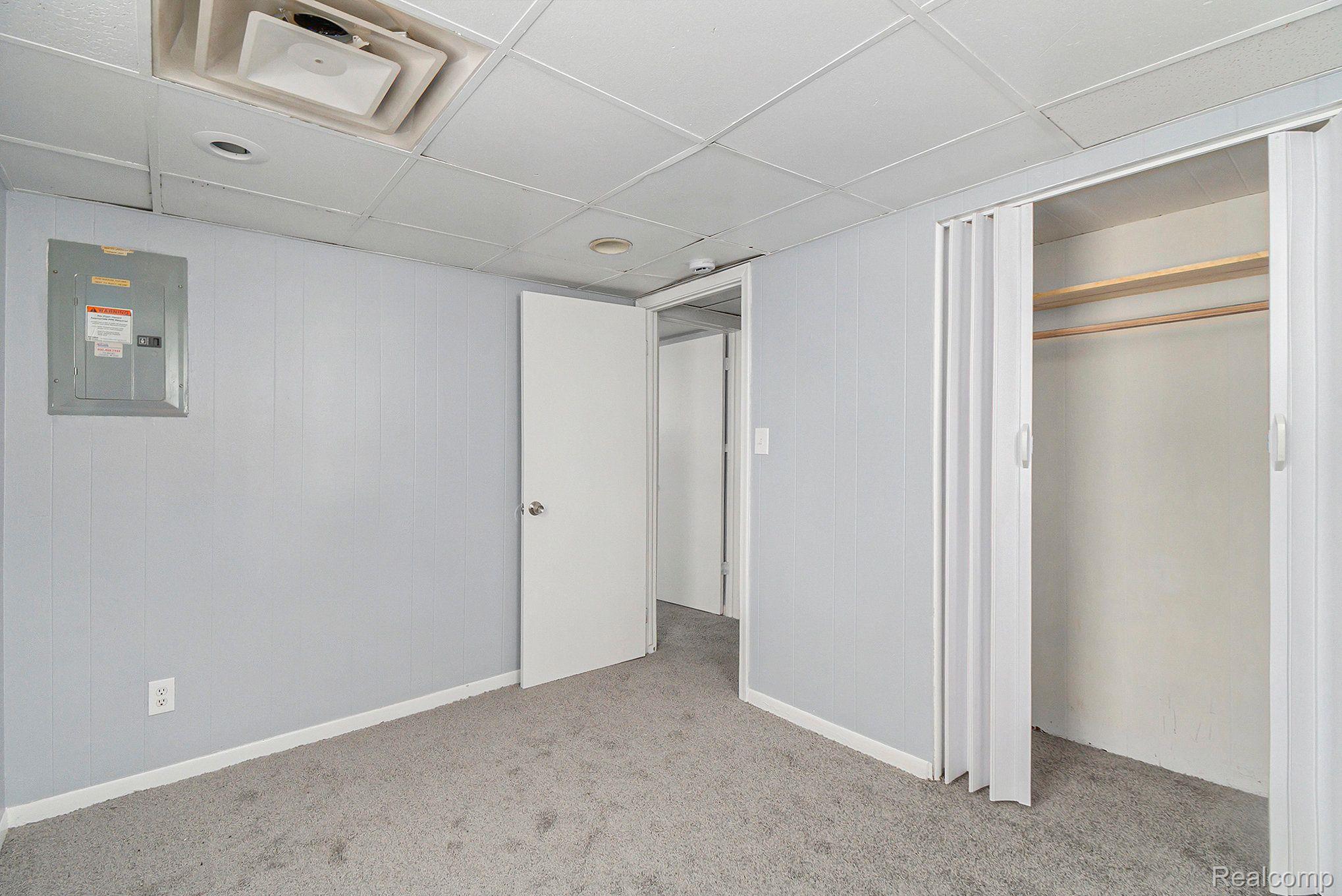 887 University Dr Property Photo 20