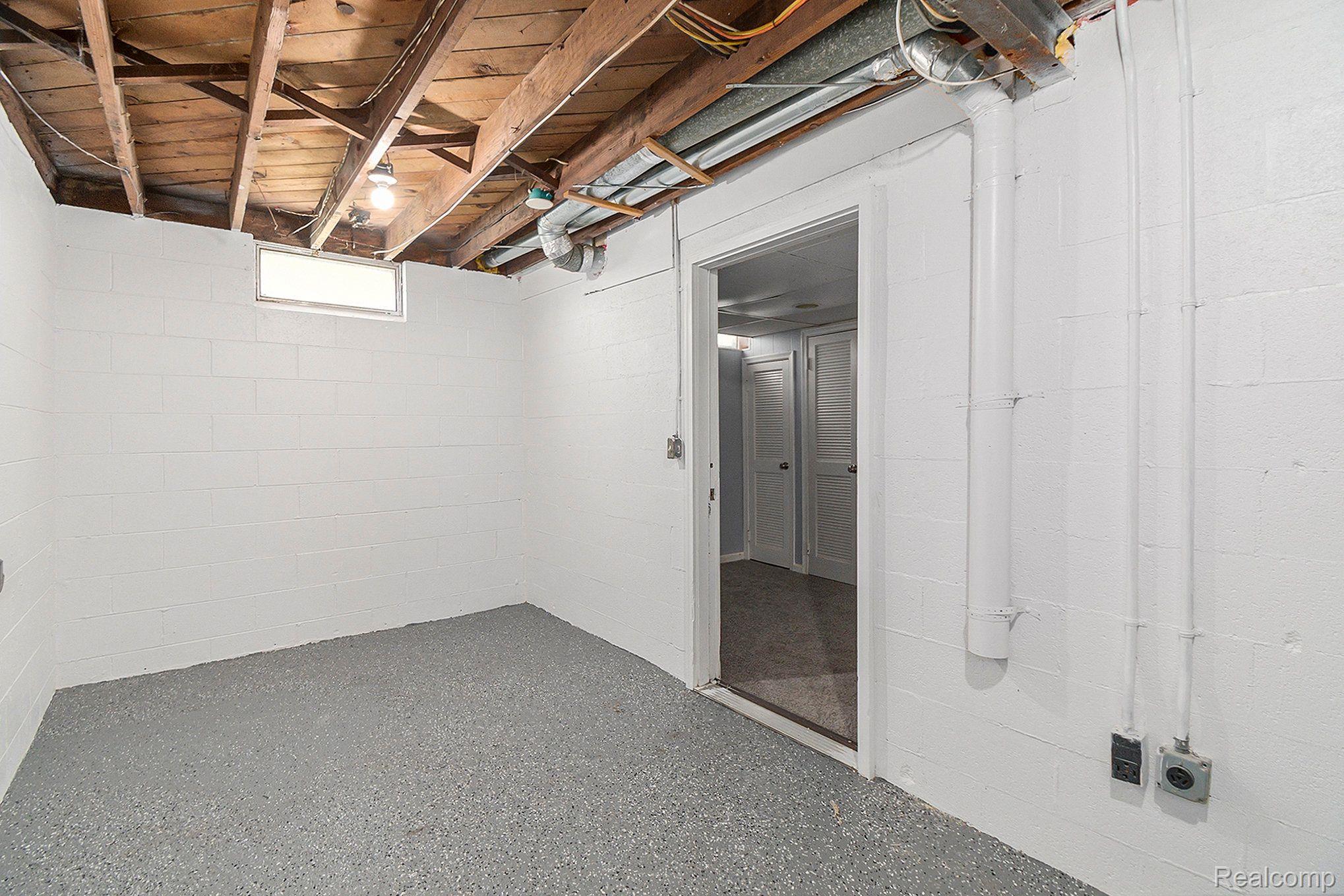 887 University Dr Property Photo 23