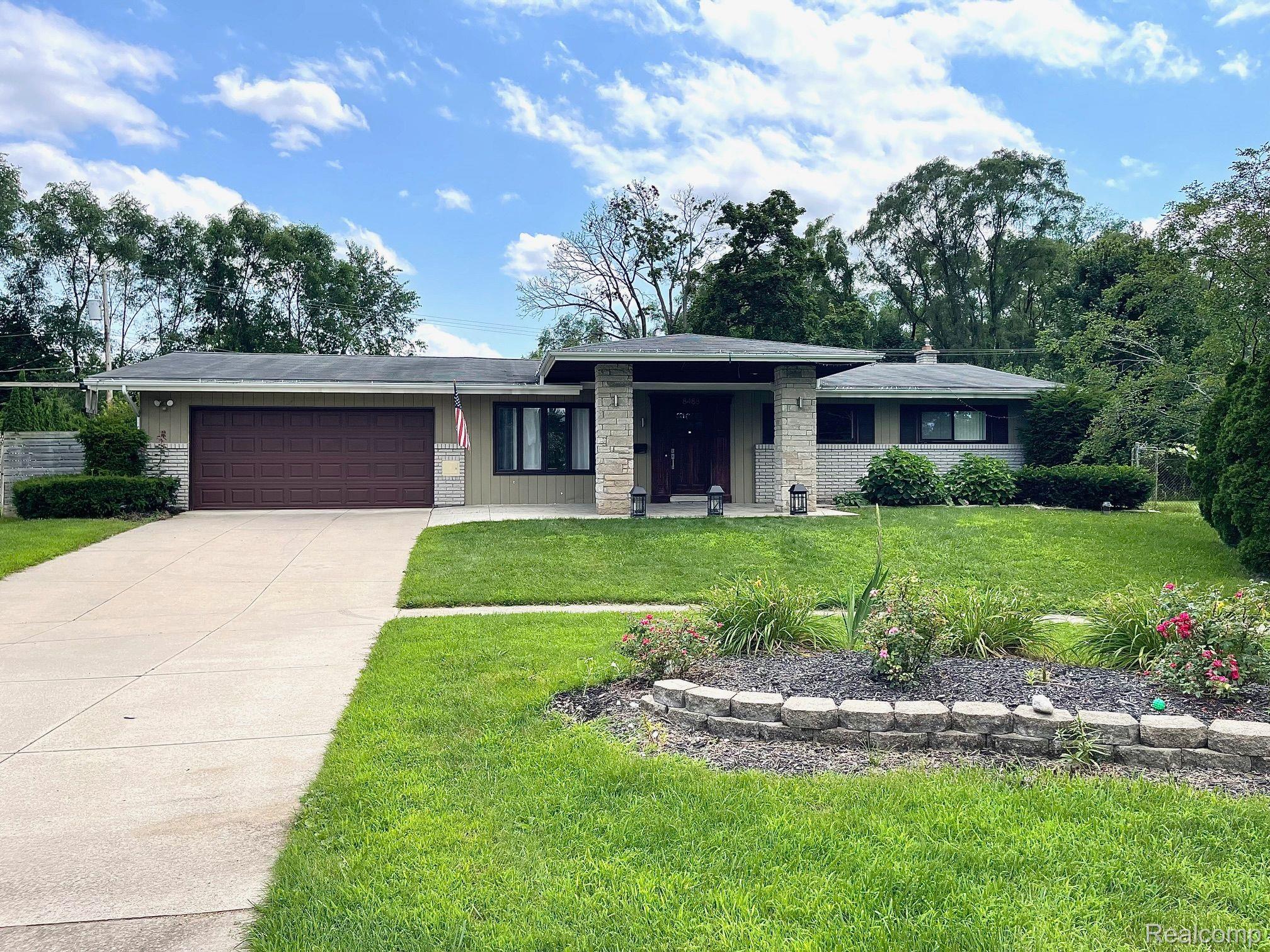 8488 ROBINWOOD CIR Property Photo 1