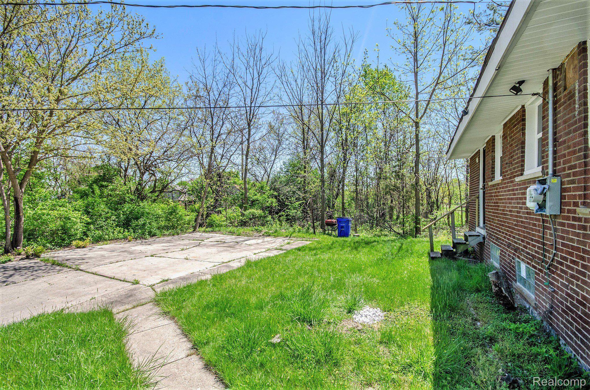 20322 Charleston St Property Photo 3