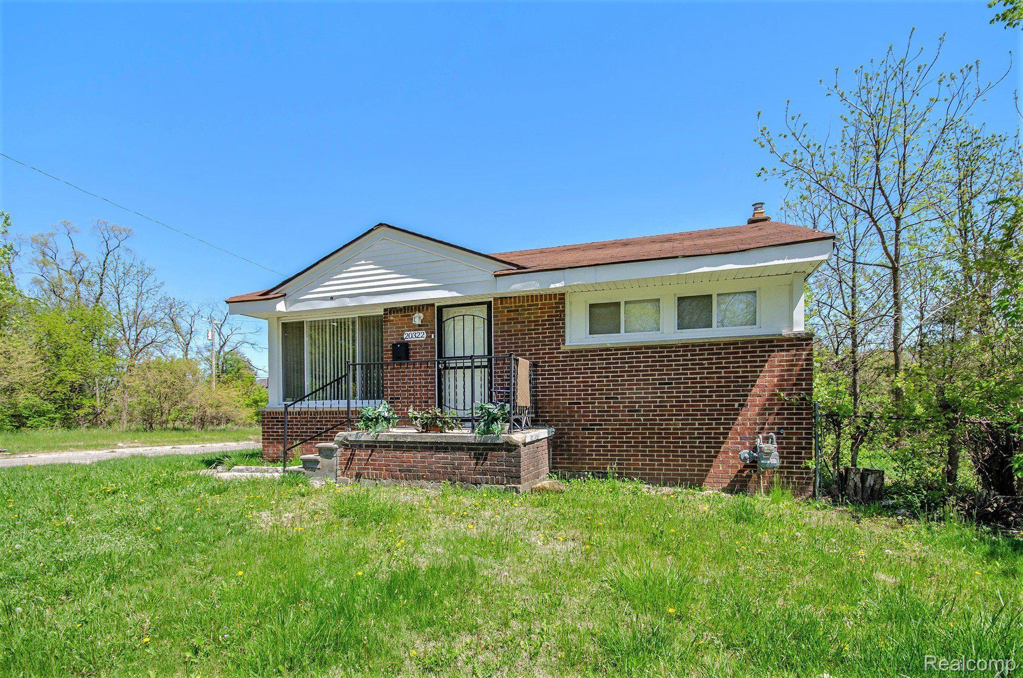 20322 Charleston St Property Photo 5