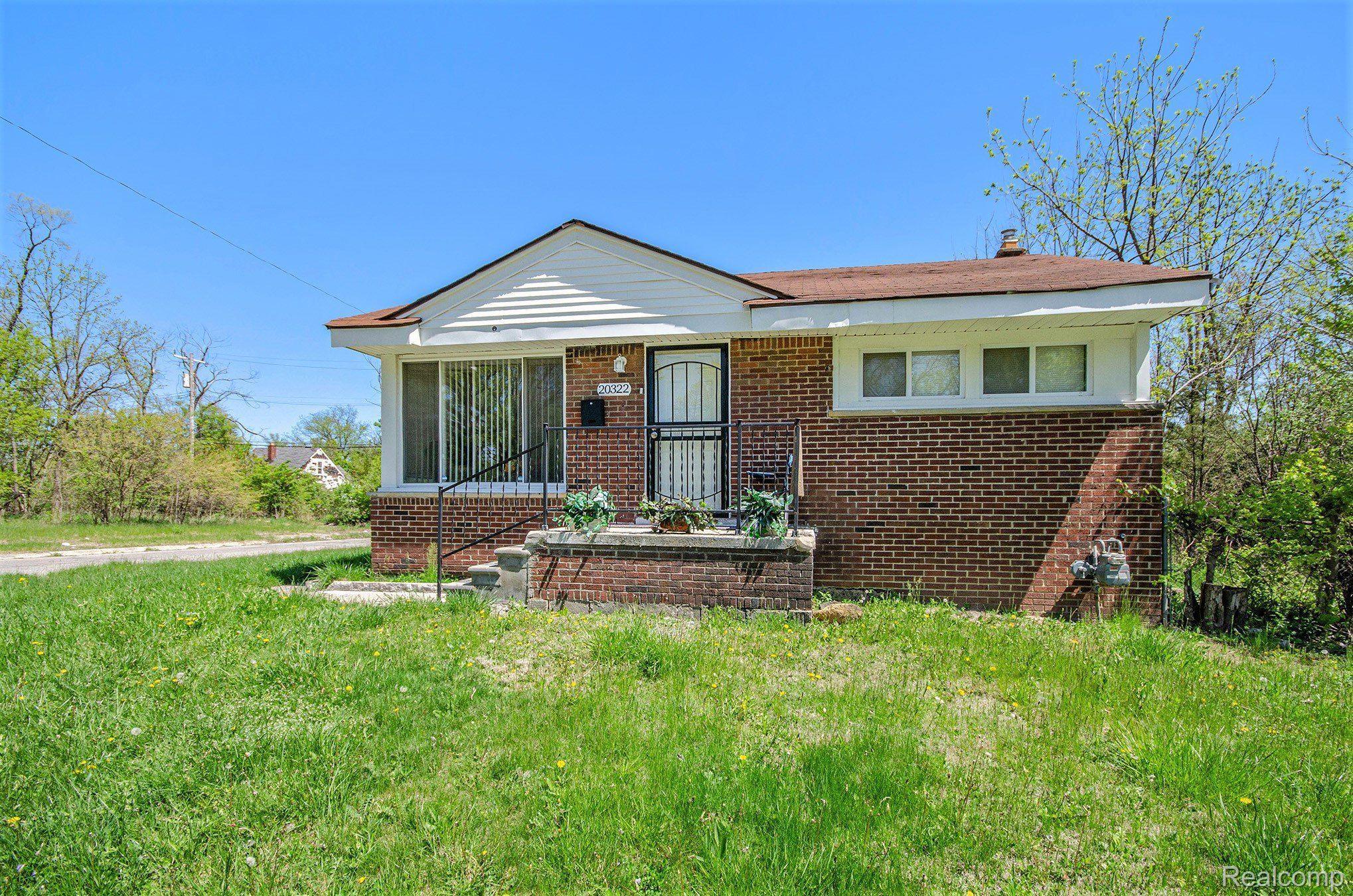20322 Charleston St Property Photo 6