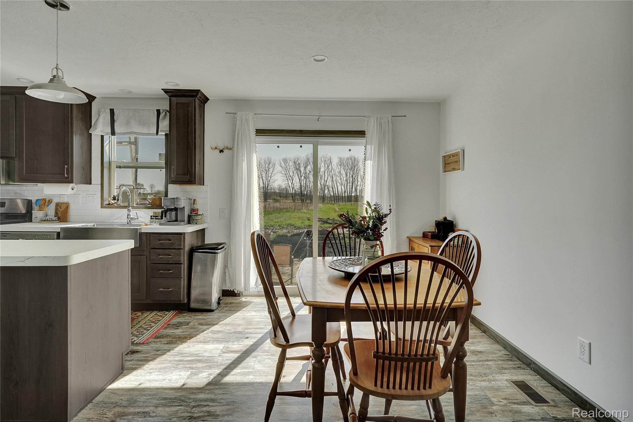 7376 Capac Rd Property Photo 4