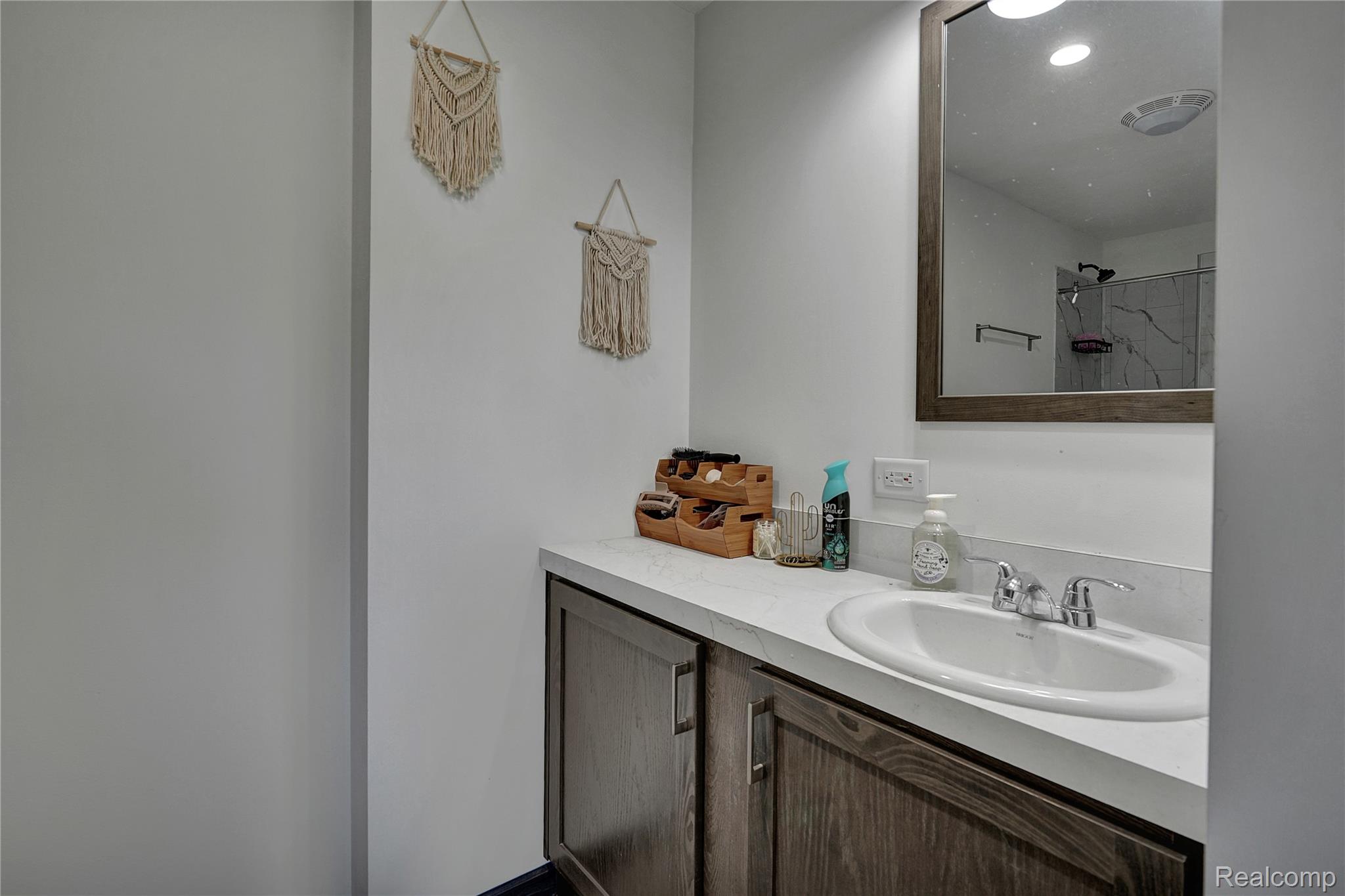 7376 Capac Rd Property Photo 12