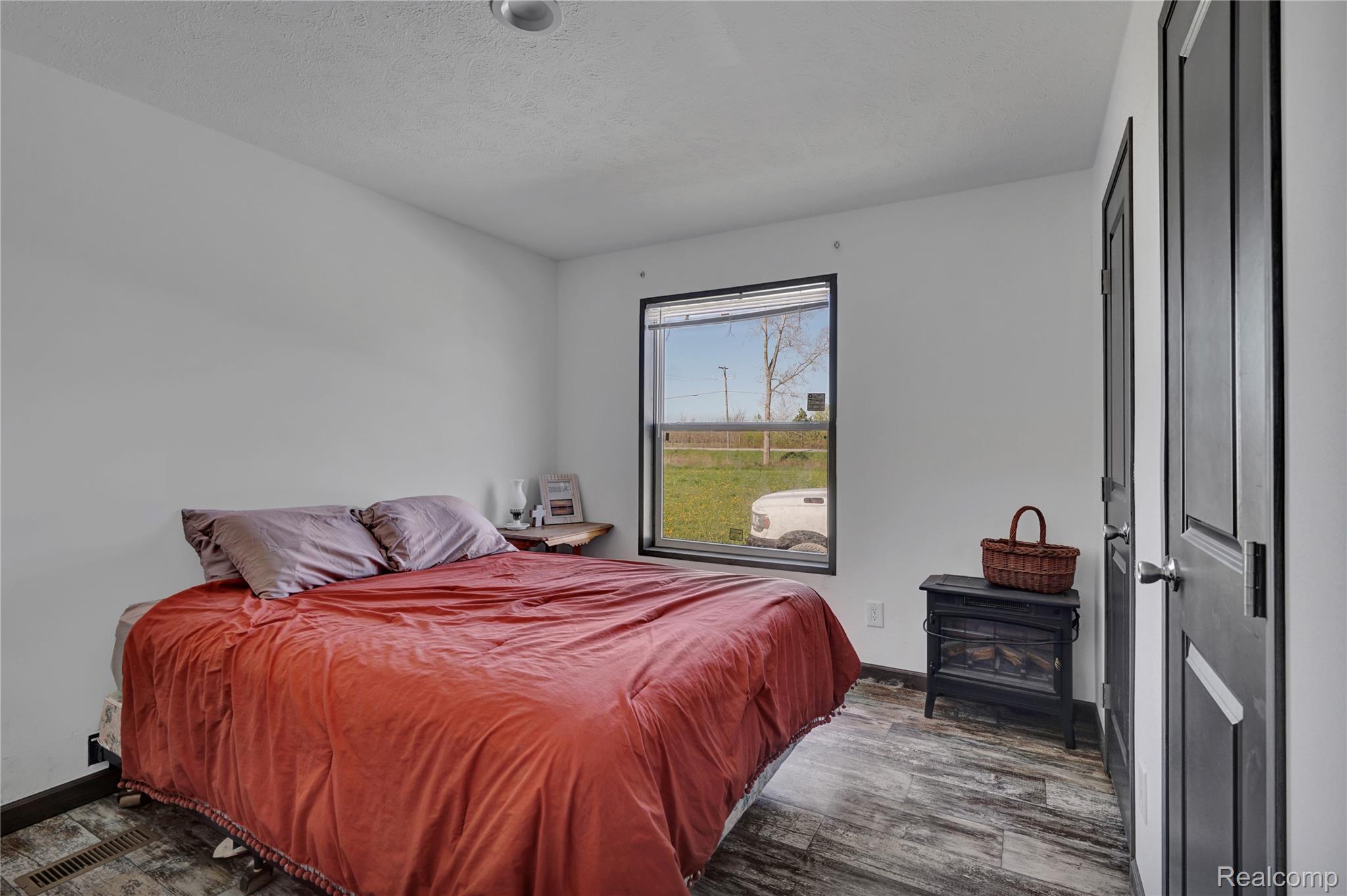 7376 Capac Rd Property Photo 13