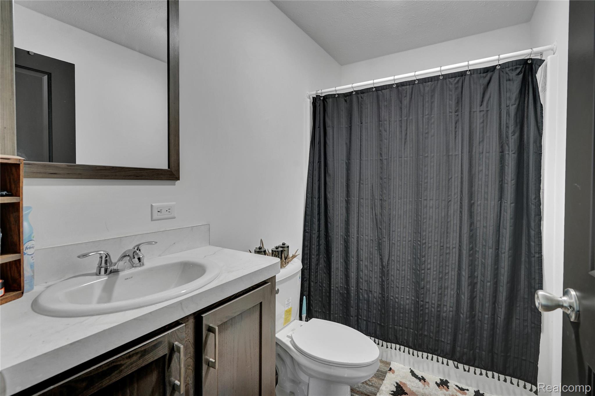 7376 Capac Rd Property Photo 15