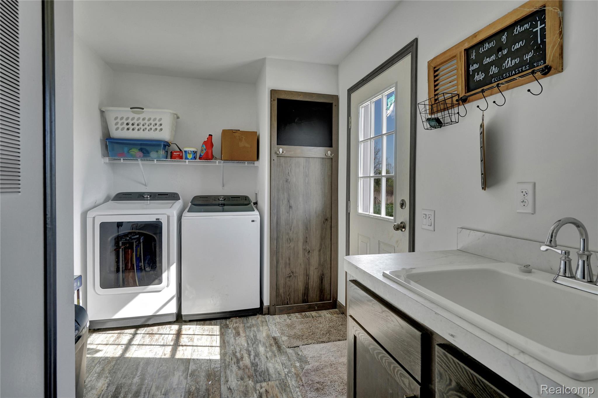7376 Capac Rd Property Photo 16