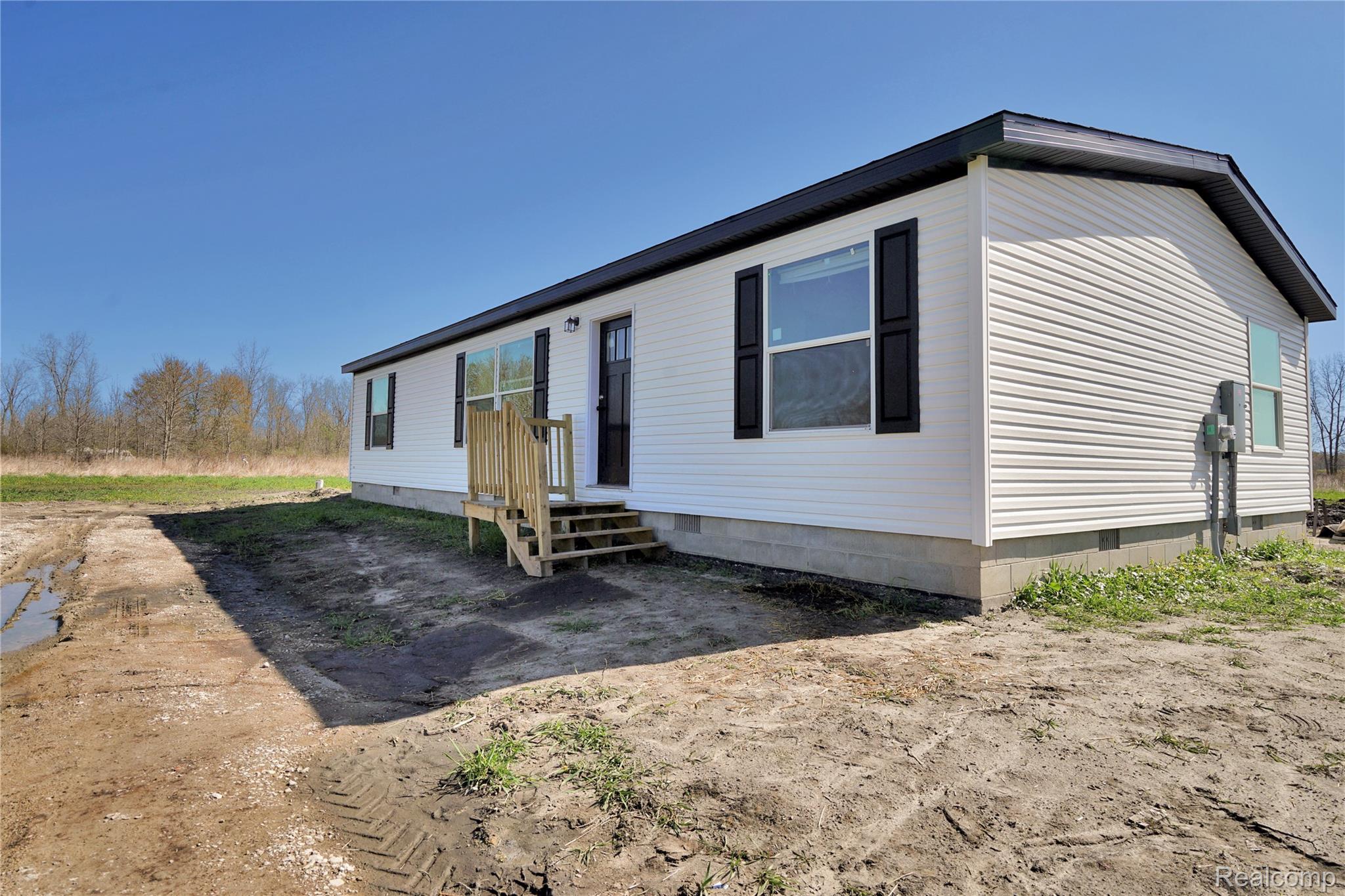 7376 Capac Rd Property Photo 17