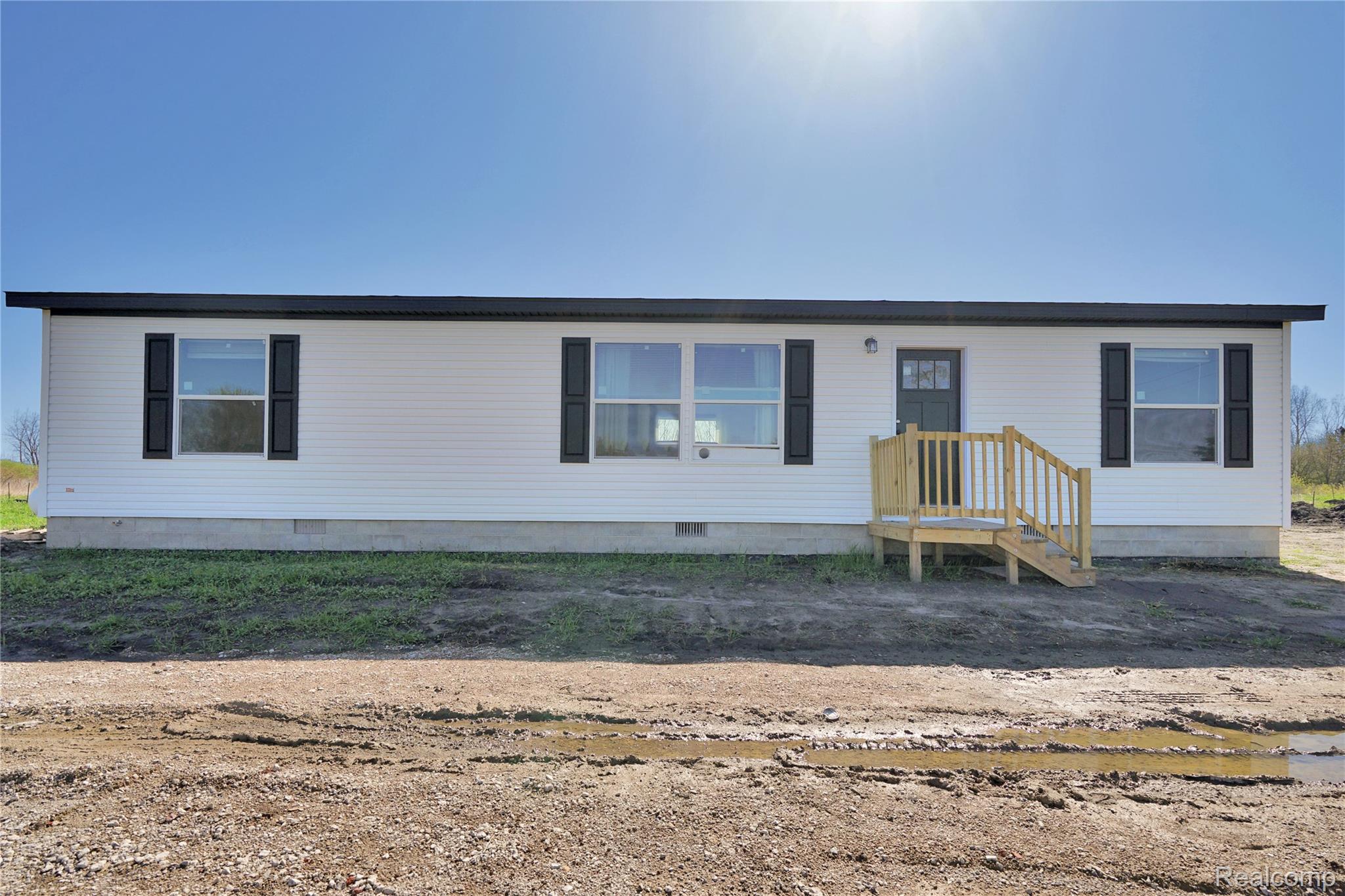 7376 Capac Rd Property Photo 18