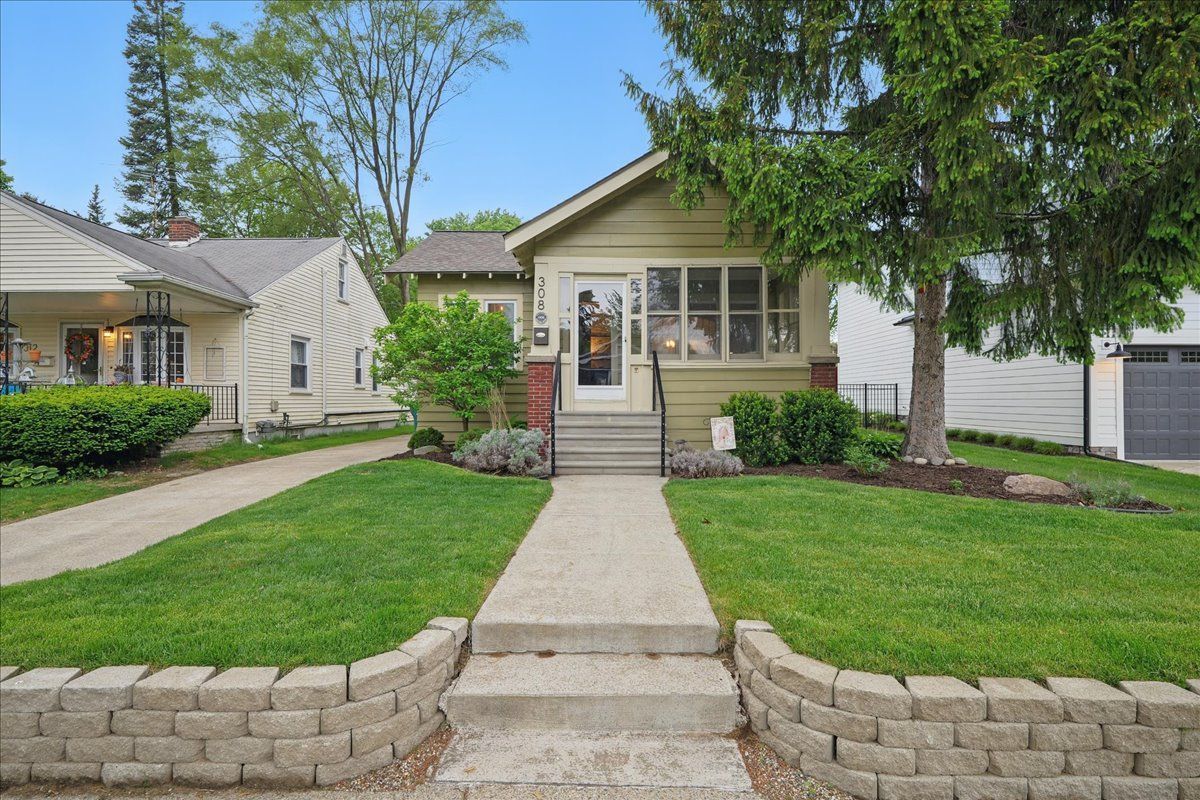 308 S WILSON AVE Property Photo 1
