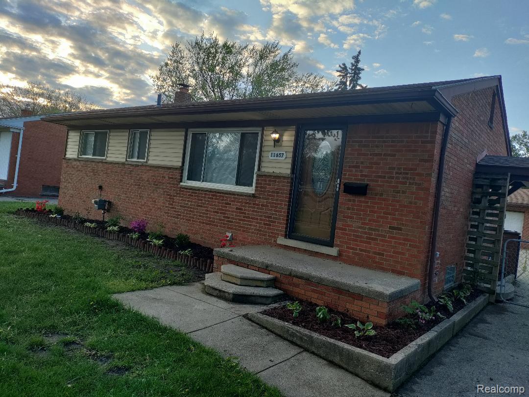 11657 Engleman Rd Property Photo 1