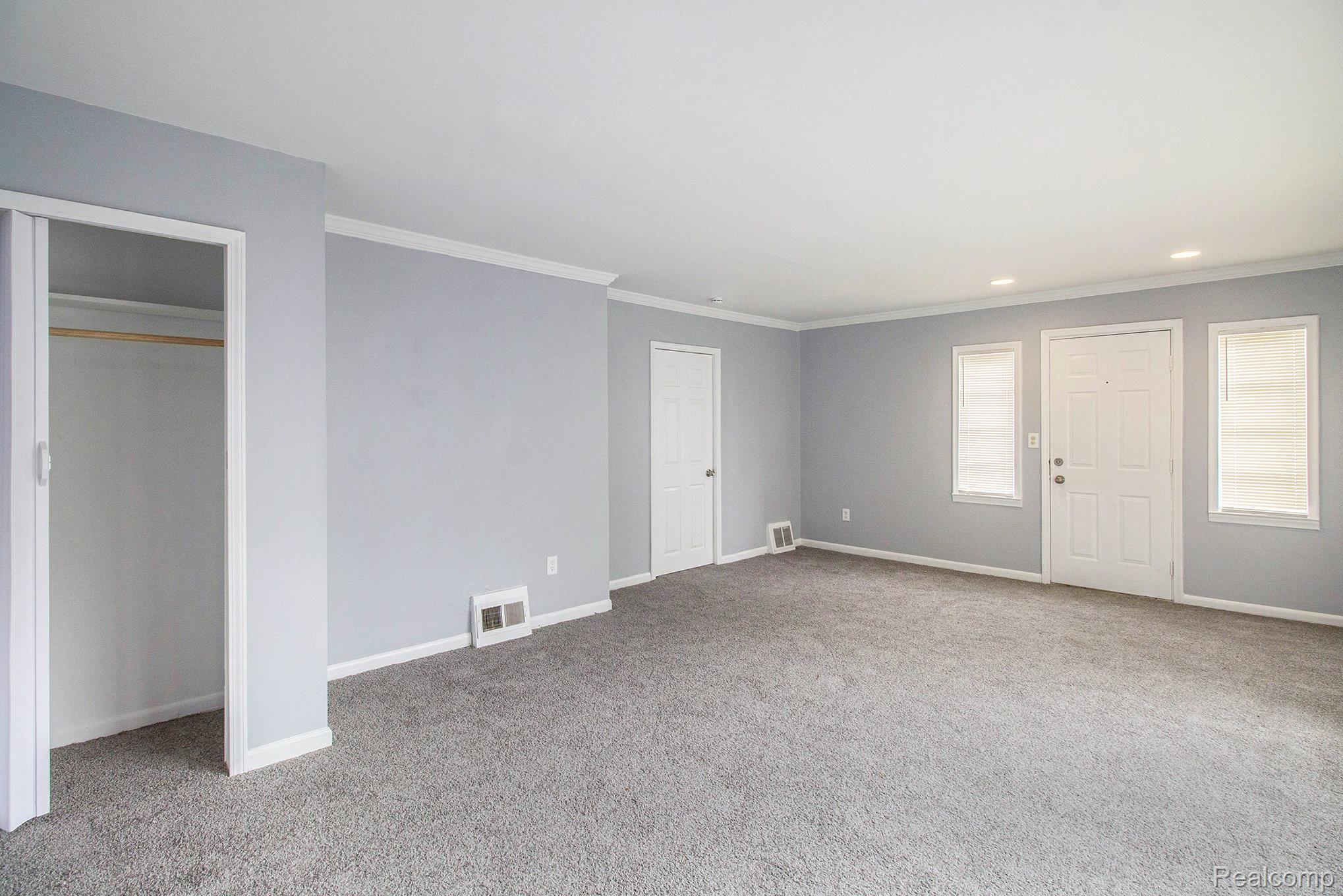 570 E Kennett Rd Property Photo 13