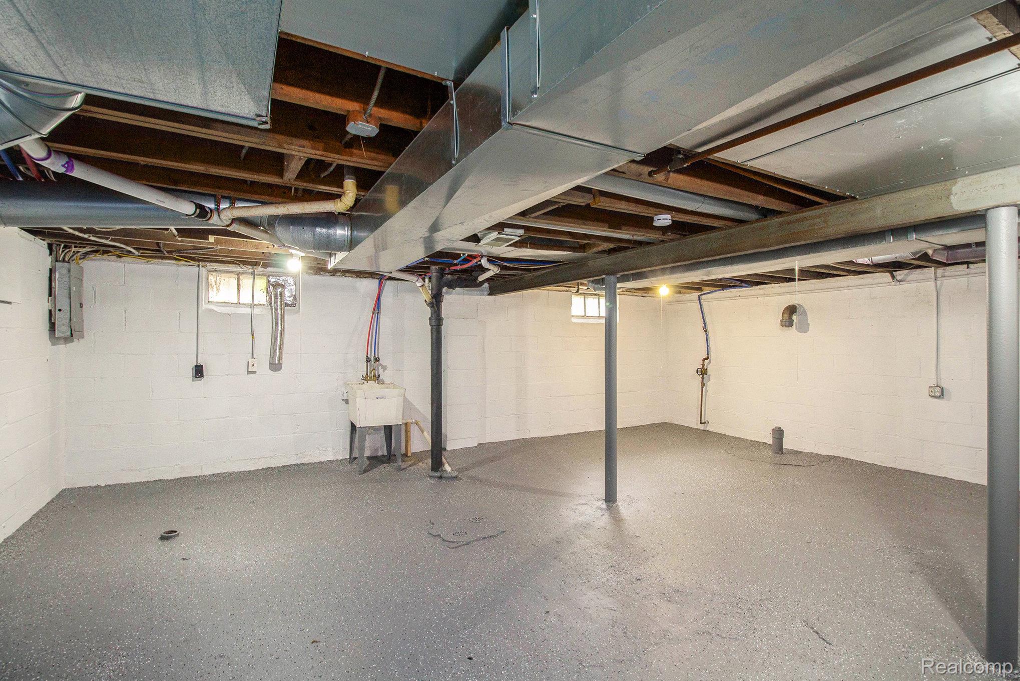 570 E Kennett Rd Property Photo 21