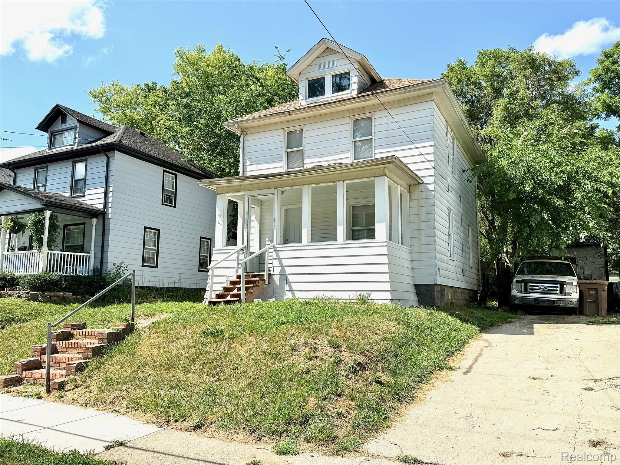 54 Hudson Ave Property Photo 4