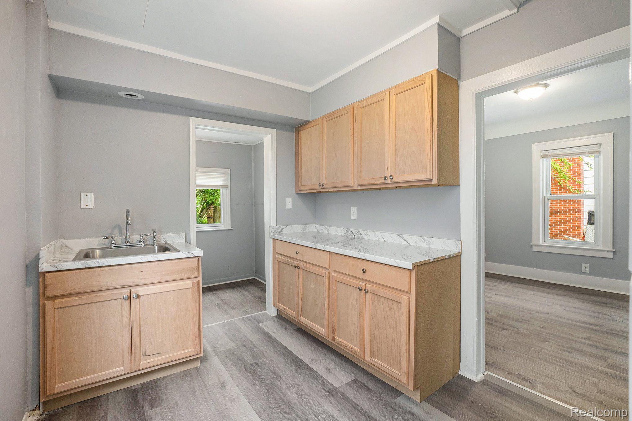 54 Hudson Ave Property Photo 11