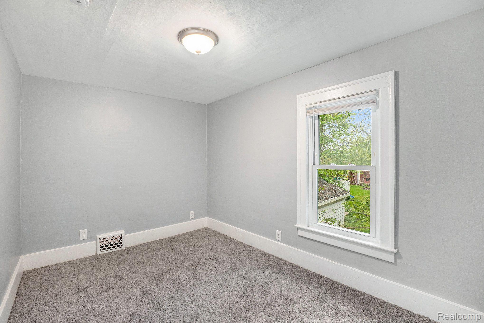 54 Hudson Ave Property Photo 13