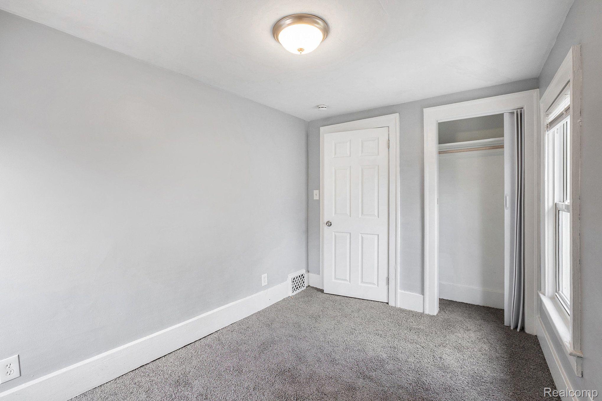 54 Hudson Ave Property Photo 16