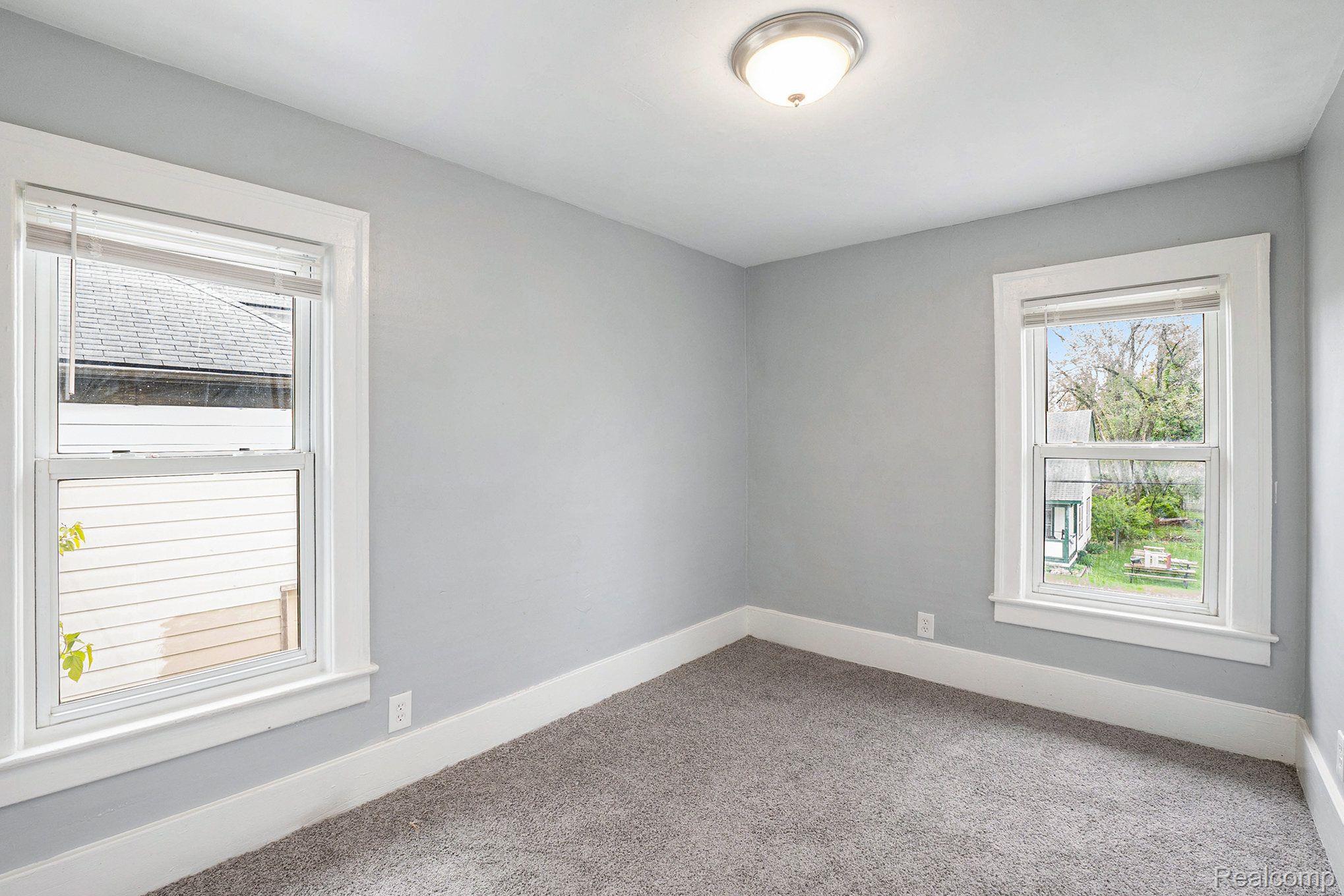 54 Hudson Ave Property Photo 17